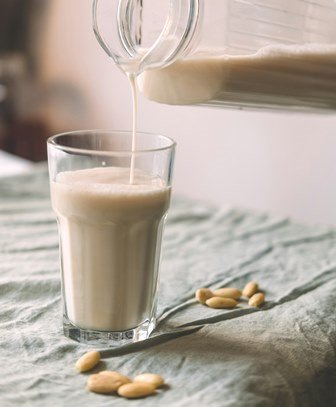4 Effects of Drinking Almond Milk, One of Which is Stomach Problems