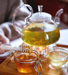 7 Benefits of Drinking Honey with Warm Water, Want to Try?