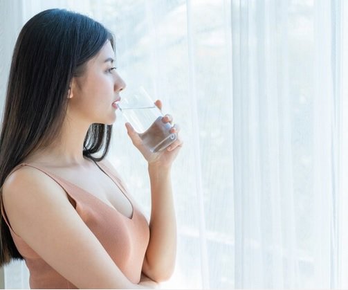 5 Benefits of Drinking Warm Water in the Morning
